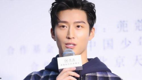 窦骁恋情爆料视频,甜蜜互动引网友热议 第2张 窦骁恋情爆料视频,甜蜜互动引网友热议 第2张